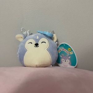 Farryn clip squishmallow